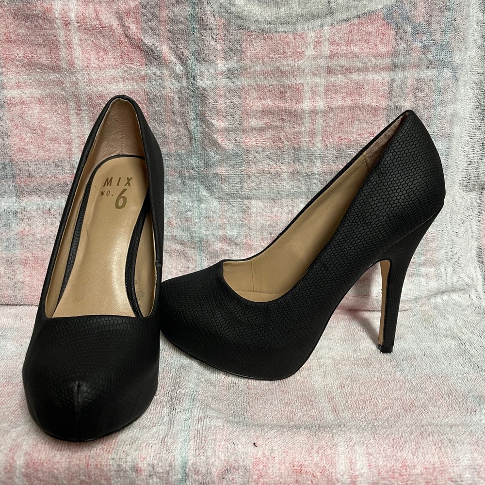6.5 gently worn black heel